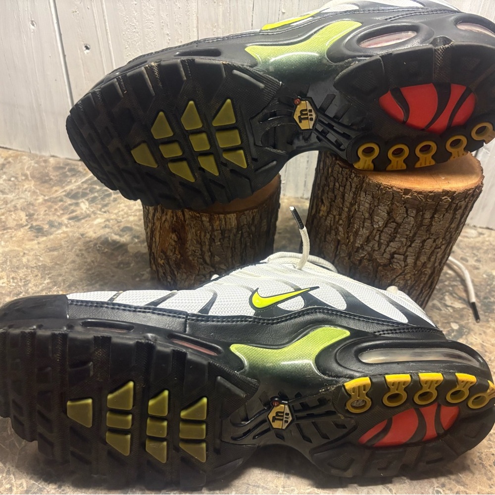 Nike Men’s White/Black Volt Air Max Plus Athletic Shoes - Picture 8 of 15
